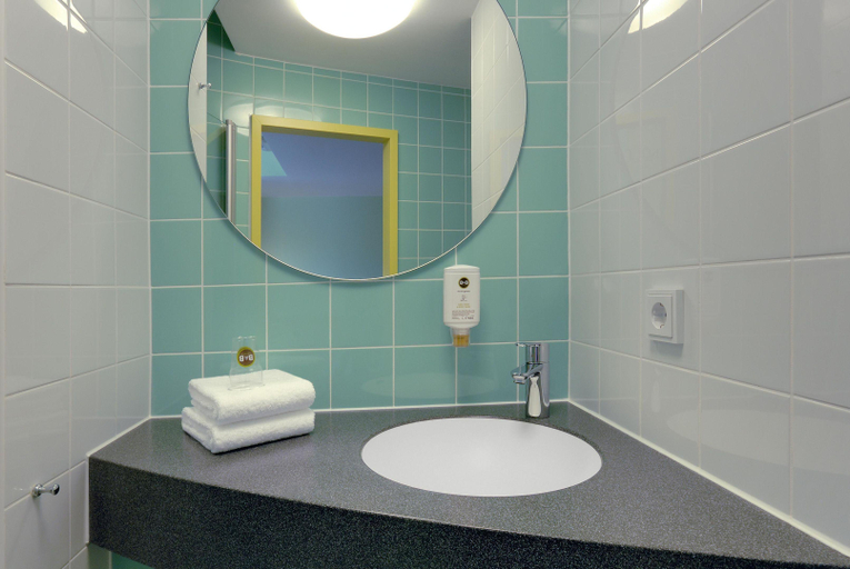 Bathroom 5, B&B Hotel Berlin-Airport, Dahme-Spreewald