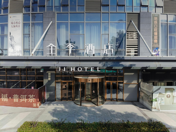 Exterior & Views 14
