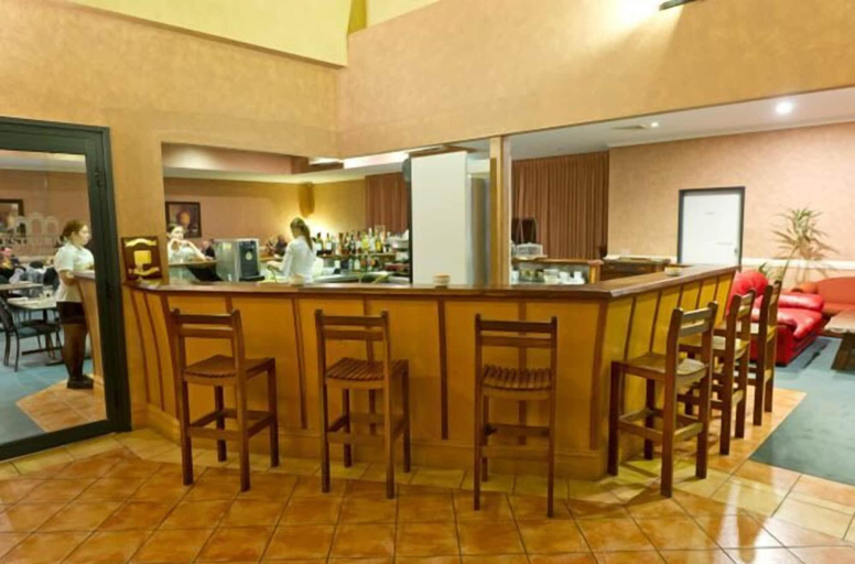 Food & Drinks 5, Motel Le Grande, Albany