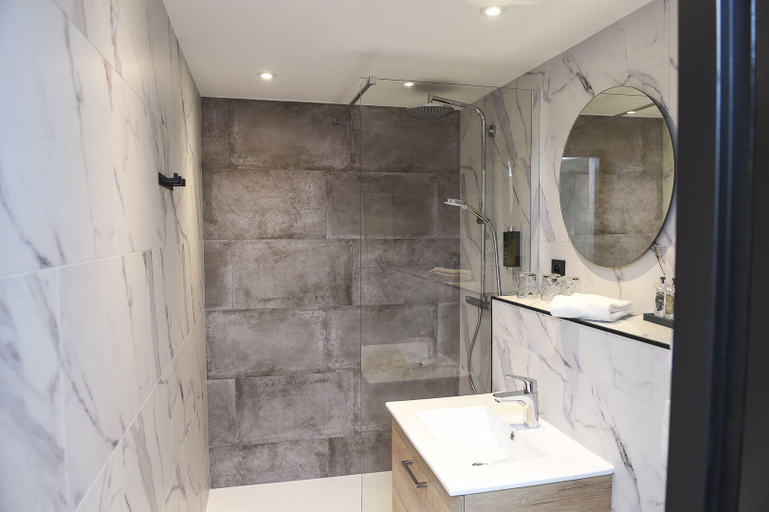 Bathroom 4, The Originals Boutique, La Villa Ouest & Spa, Charente-Maritime
