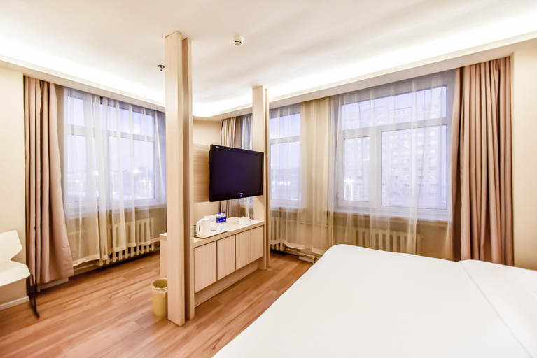 Bedroom, HanTing Hotel (Harbin Exhibition Center), Harbin