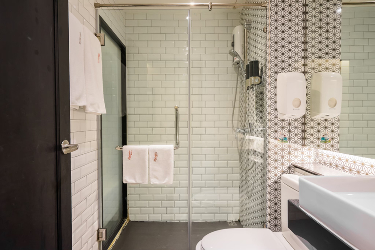 Bathroom 13