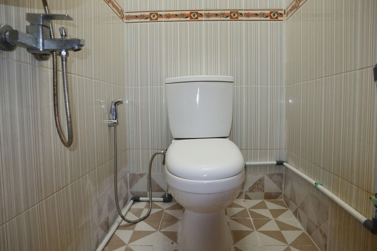 Bathroom, OYO 1728 D'rizd Homestay Syariah, Bukittinggi
