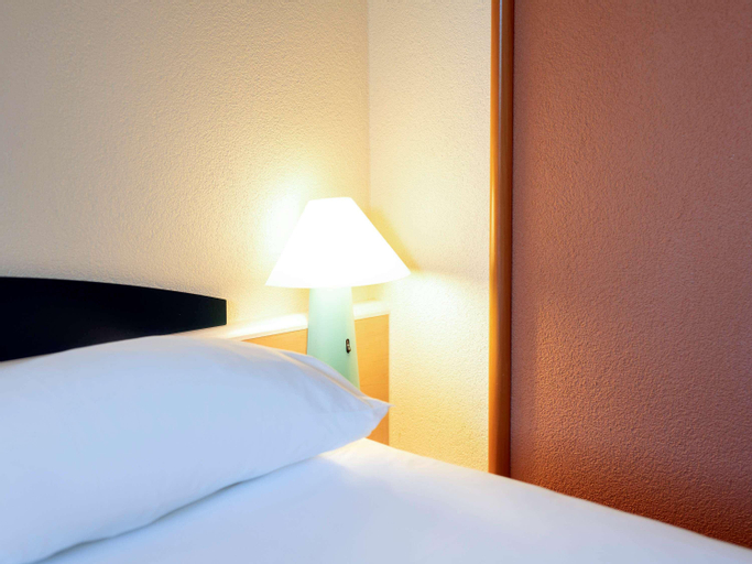 Bedroom 32