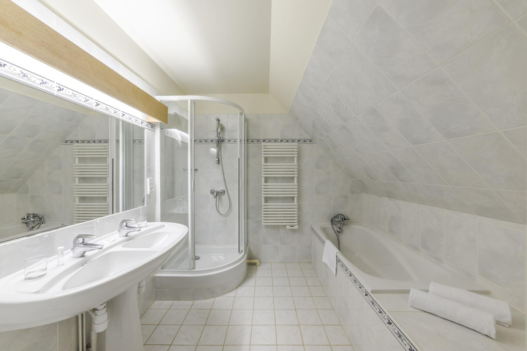 Bathroom 5, Château de Bournel, The Originals Relais, Doubs