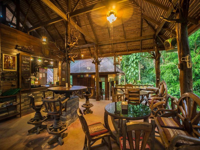 Food & Drinks 4, Art's Riverview Lodge, Phanom