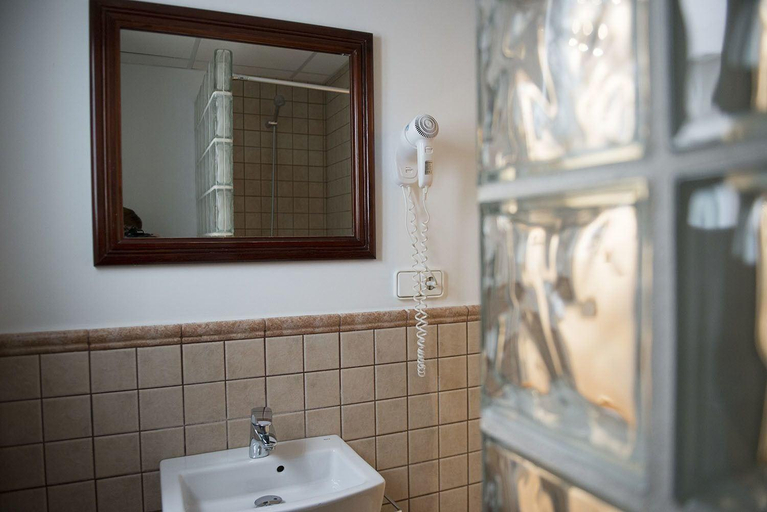 Bathroom 3, Ripoll, Baleares