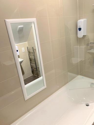 Bathroom 4, Green View Hotel Near Dartford, Kent