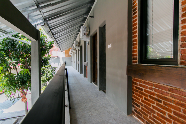 Public Area 2, Capital O 1898 Louise Place, Cianjur