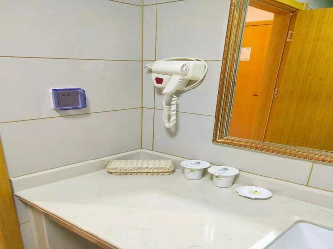 Bathroom 4, GreenTree Inn (Wuxi Huishan, Yangshan Town), Wuxi