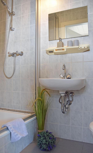Bathroom 4, Julias Havelherberge, Stendal