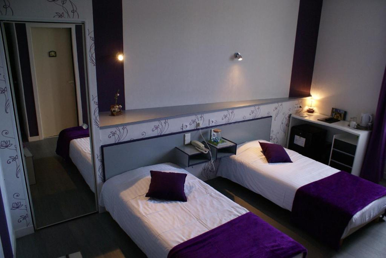 Bedroom 2, Logis Hotel le Vedaquais, Sarthe