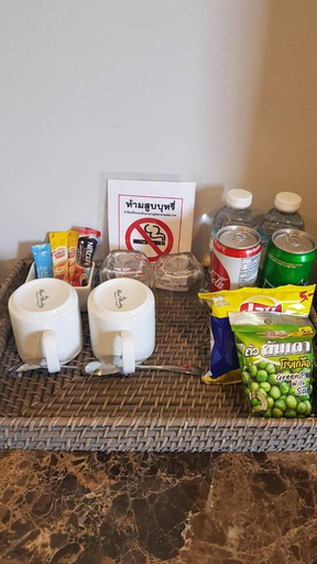 Food & Drinks 9