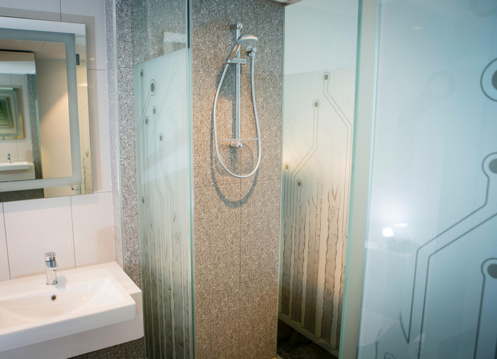 Bathroom 10
