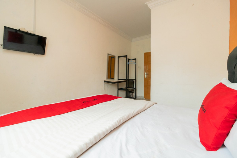 Bedroom 3, RedDoorz Syariah near Transmart Padang, Padang