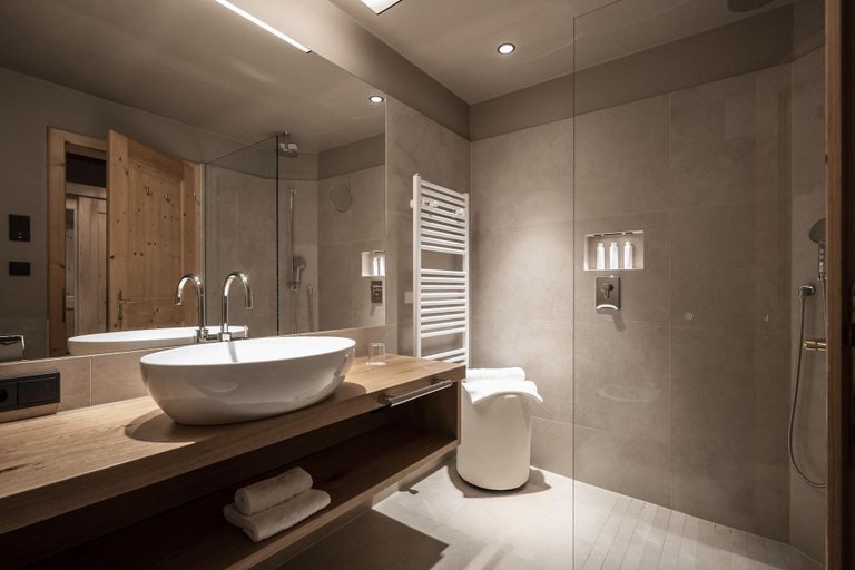 Bathroom 5, Adler Spa Resort Dolomiti, Bolzano