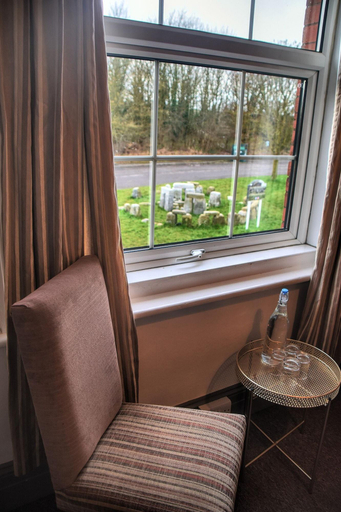Bedroom 4, The Stonehenge Inn And Carvery, Wiltshire