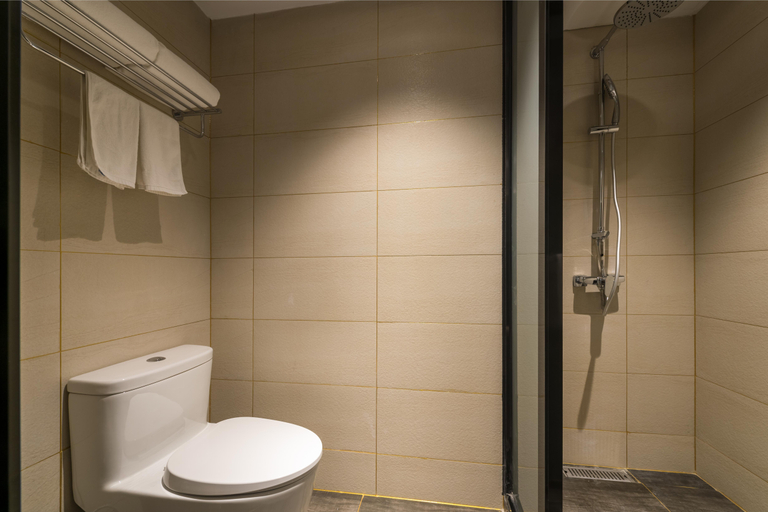 Bathroom 4, Hanting Hotel Haining Haichang Road Railway Stati, Jiaxing