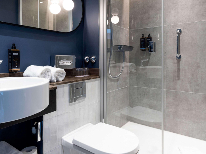 Bathroom 12