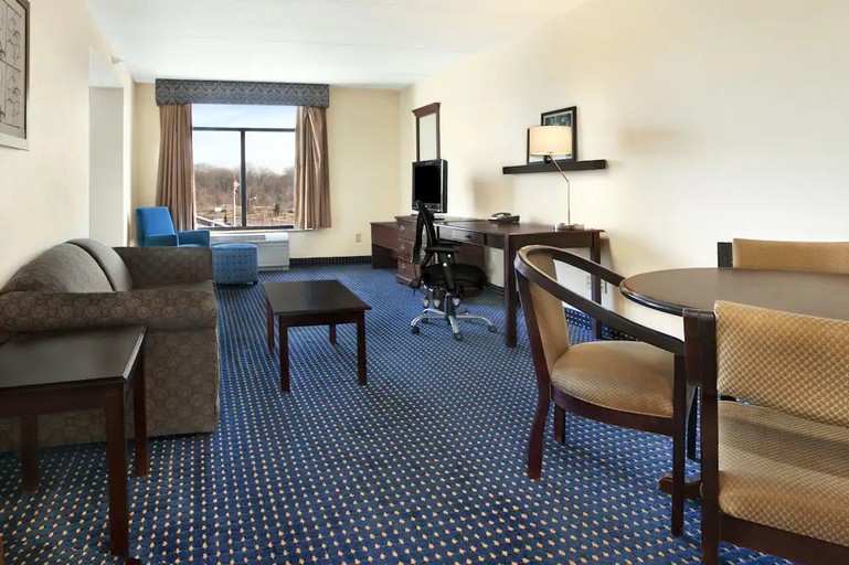 Bedroom 3, Comfort Inn & Suites Voorhees Township, Camden