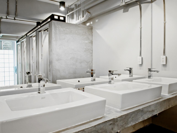 Bathroom 2, Loyy Hotel - Hostel, Muang Chiang Mai