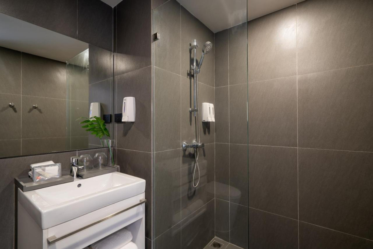 Bathroom 4, Travelodge Phuket Town, Pulau Phuket