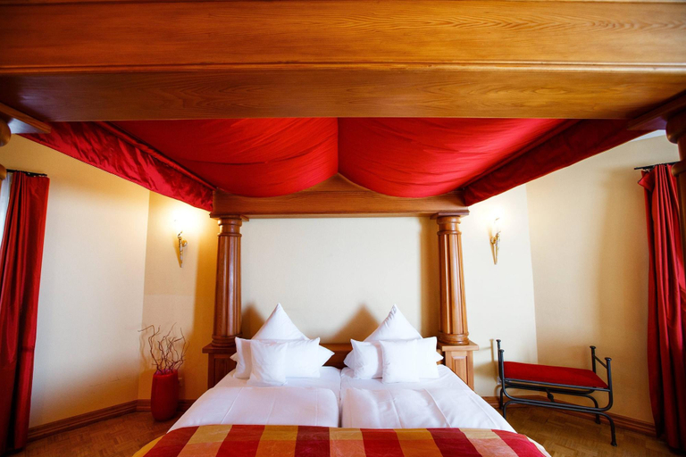 Bedroom 3, Hotel Burg Schwarzenstein, Rheingau-Taunus-Kreis