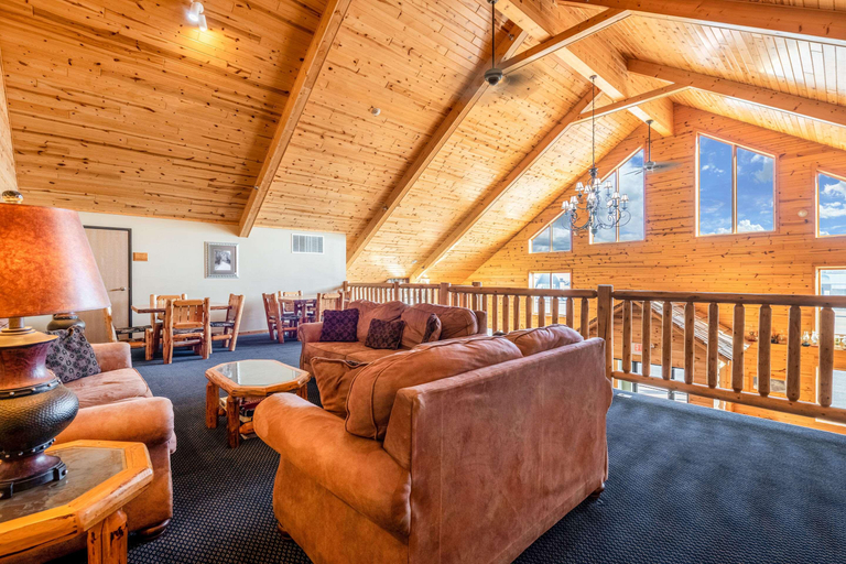 Public Area 2, Econo Lodge Rice Lake, Barron