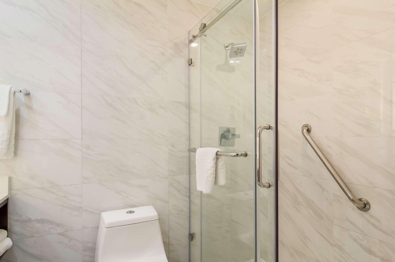 Bathroom 13