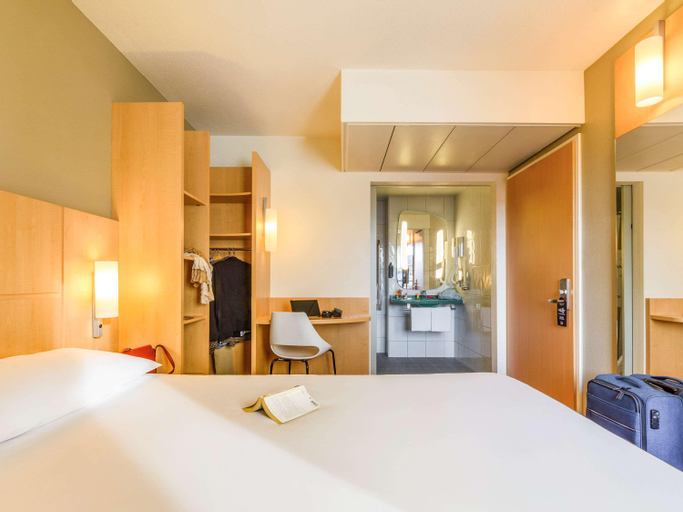 Bedroom 14