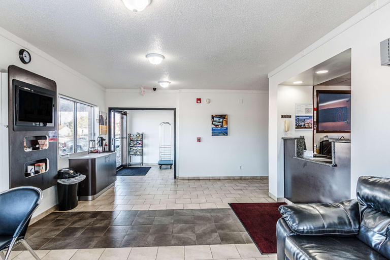 Public Area 3, Motel 6 Wisconsin Rapids, WI, Wood