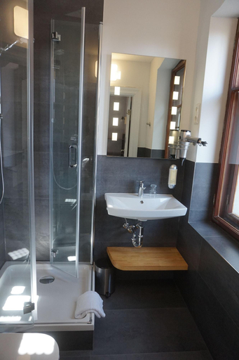 Bathroom 5, Aparthotel Walhalla, Potsdam