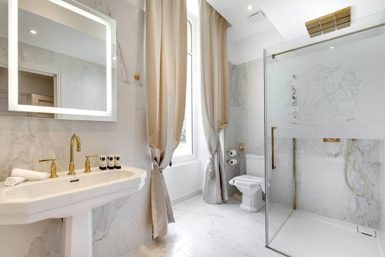 Bathroom 5, Alexandra Palace – La Maison Younan, Deux-Sèvres