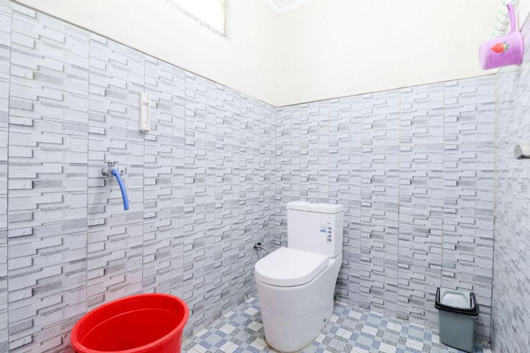 Bathroom 13