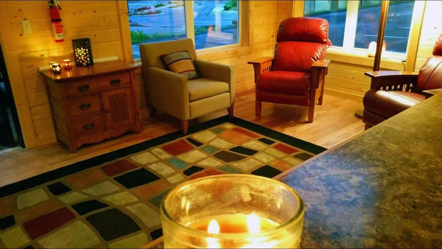 Public Area, Rolling Hills Lodge, Swain