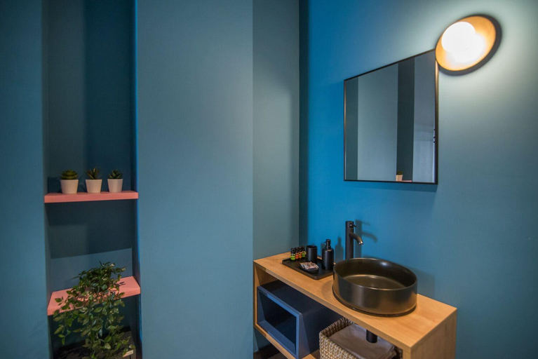 Bathroom 5, METIS ULS, Attica