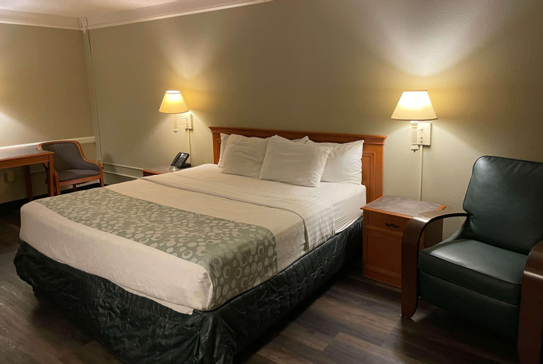 Bedroom 26