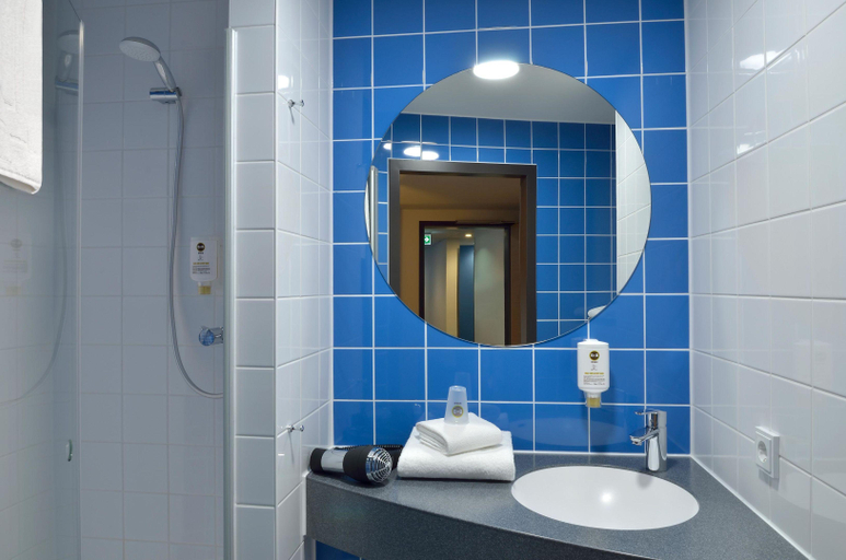 Bathroom 5, B&B HOTEL Stuttgart-Airport/Messe, Stuttgart