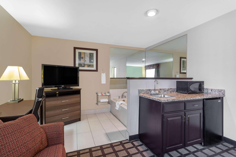 Bedroom 3, Clarion Pointe Harrodsburg-Danville, Mercer