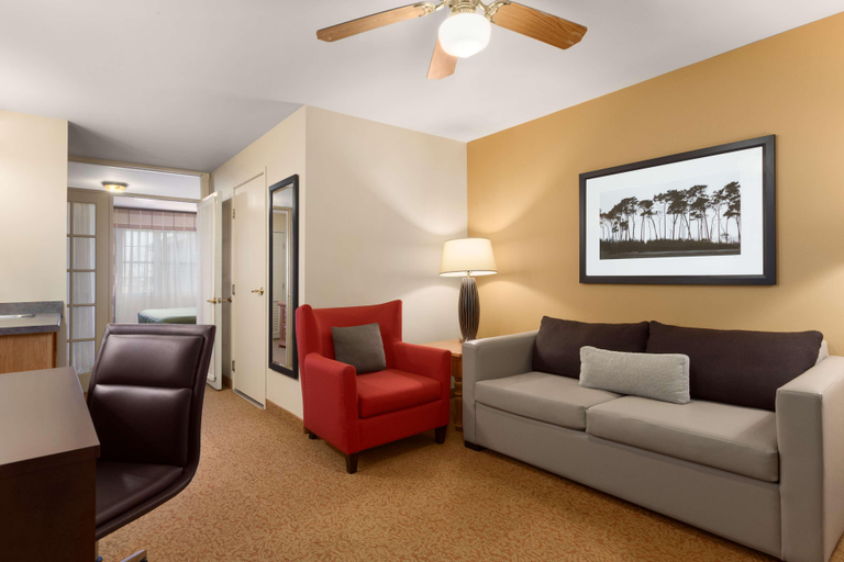 Bedroom 3, Country Inn & Suites Rochester South, Olmsted