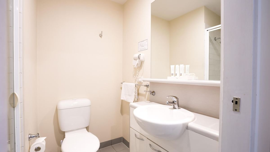 Bathroom 18