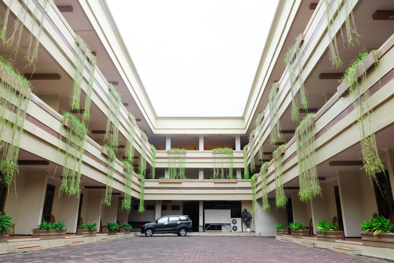 Exterior & Views 4, Votel Kartika Abadi Hotel, Madiun