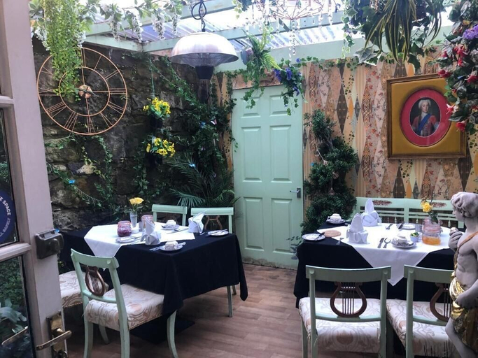 Food & Drinks 5, East Claremont Guest House, Edinburgh
