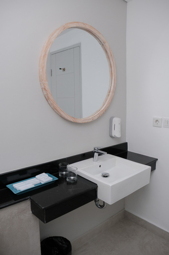 Bathroom 14