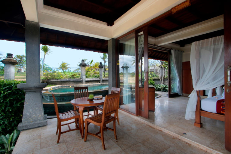 Exterior & Views 29