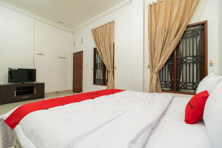 Bedroom 4, RedDoorz Syariah near Universitas Putra Indonesia Padang, Padang