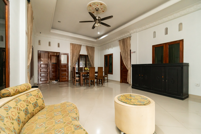 Public Area 3, RedDoorz Syariah near Universitas Putra Indonesia Padang, Padang