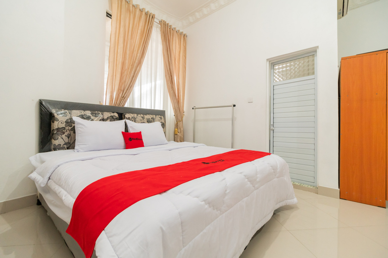 Bedroom 3, RedDoorz Syariah near Universitas Putra Indonesia Padang, Padang