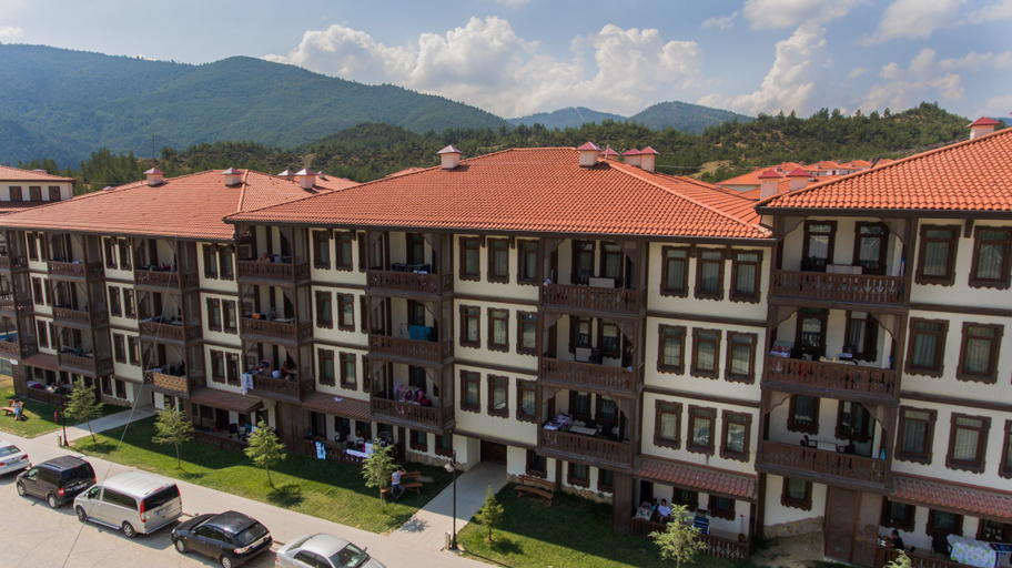 Exterior & Views