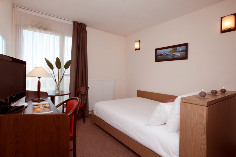 Bedroom 12